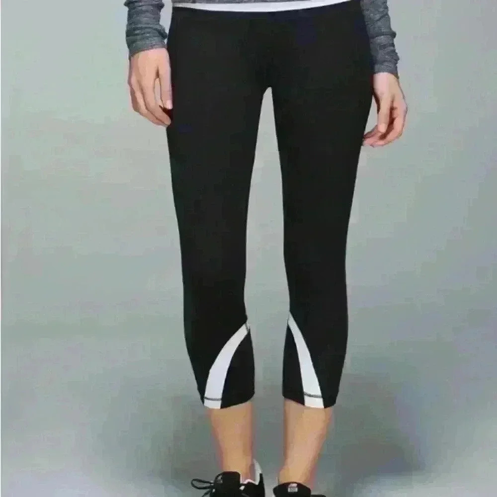 Lululemon Run: Inspire Crop  
Black / White